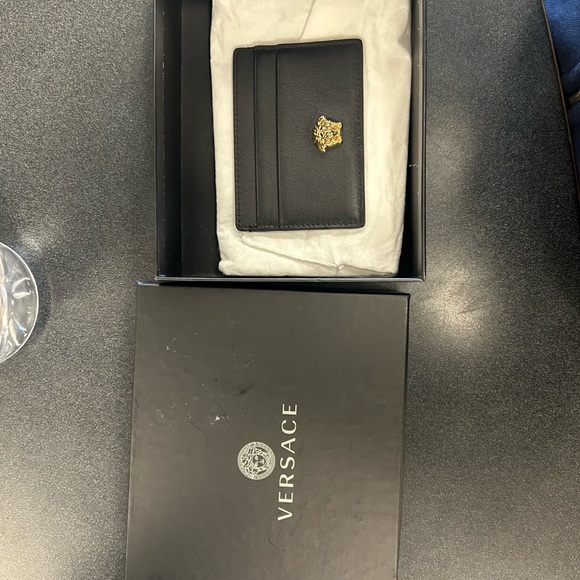 Versace La Medusa (5 Card Slot) Card Holder - Picture 3 of 5